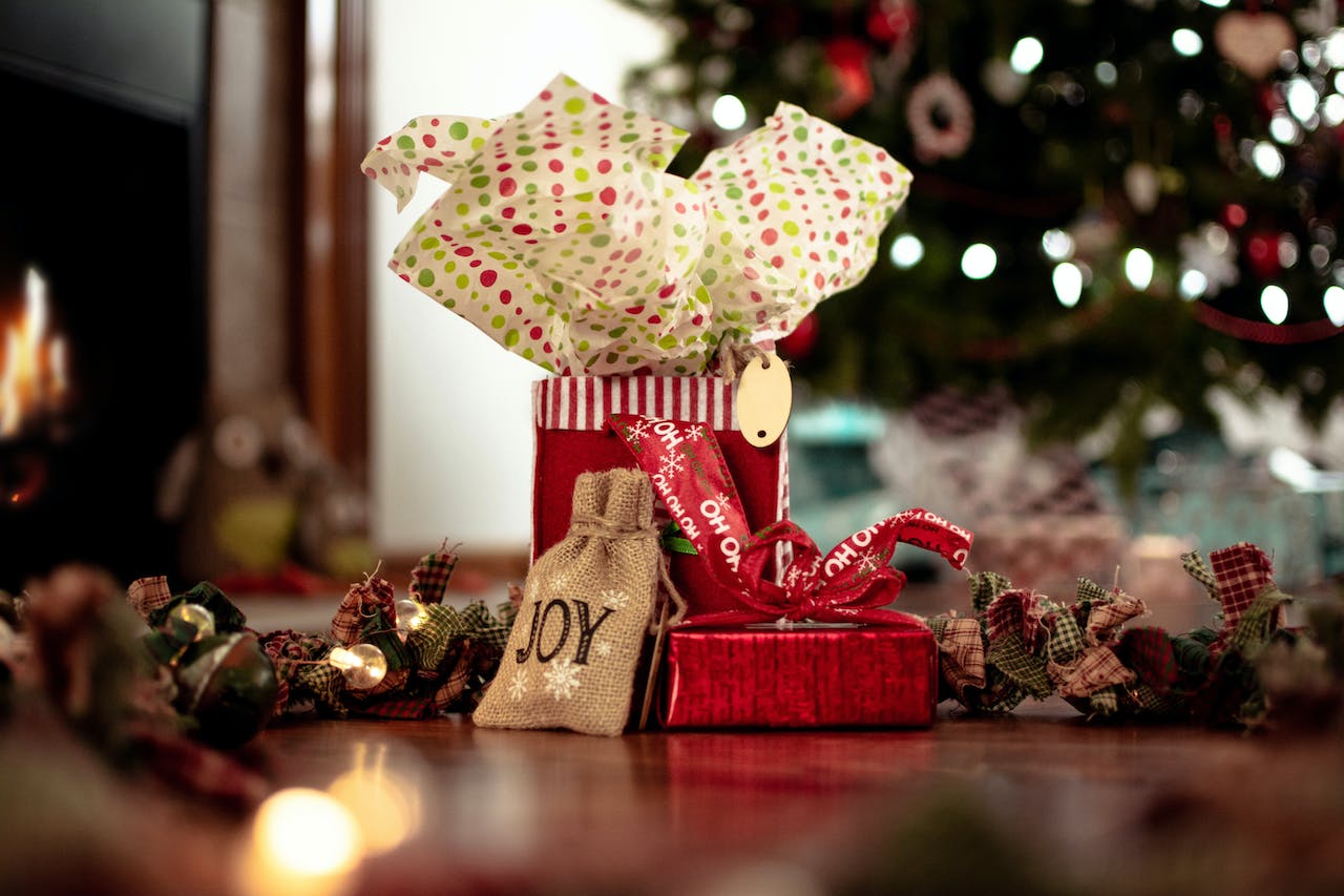Holly Jolly Gifts: Festive Gift Ideas for Christmas 2023!